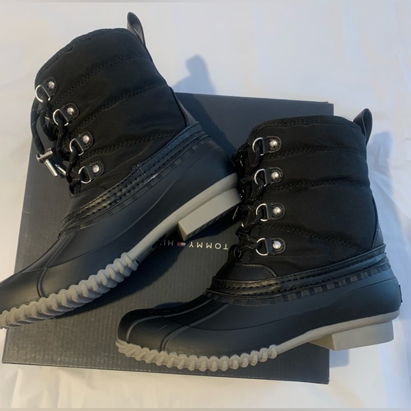 New In Box Tommy Hilfiger Raziel-SC Duck Boot Women Black Sizes 6M, 5M - Picture 5 of 12